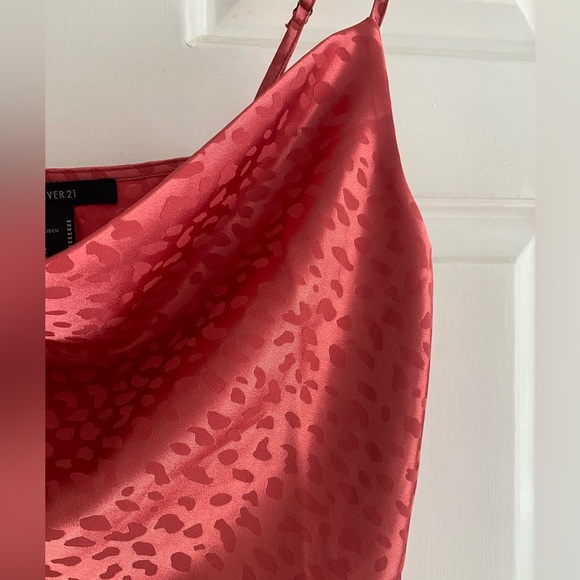 Forever 21 Spaghetti Strap Satin Cheetah Print Cowl Neck Crop Top Size M - Picture 2 of 5